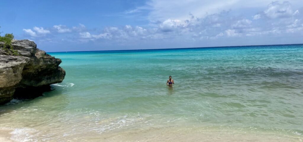 Ute an wildem Karibik Strand Yucantan