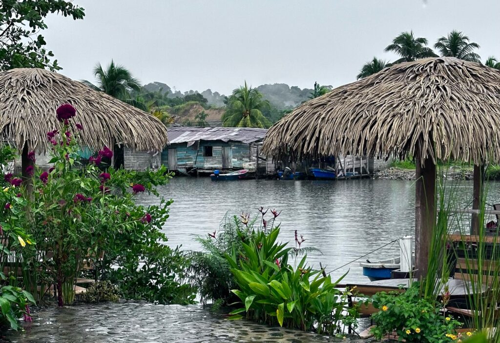Emilie‘s secured Parking am Hafen von Almirante