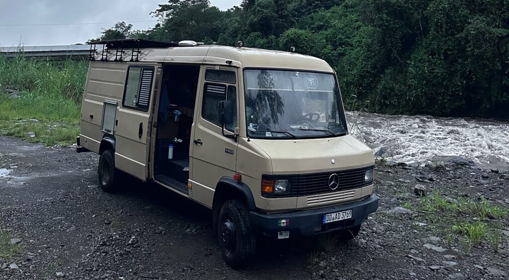 Rio Piedro Regenzeit - zu nah am Fluss geparkt