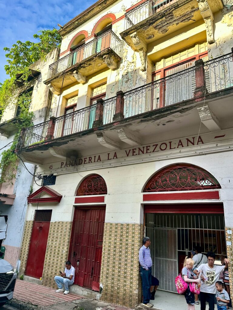 Panadería (Bäckerei) in Panamá, Casco Viejo mit über 100 Jahre Geschichte Panadería (Bäckerei) in Panamá, Casco Viejo mit über 100 Jahre Geschichte