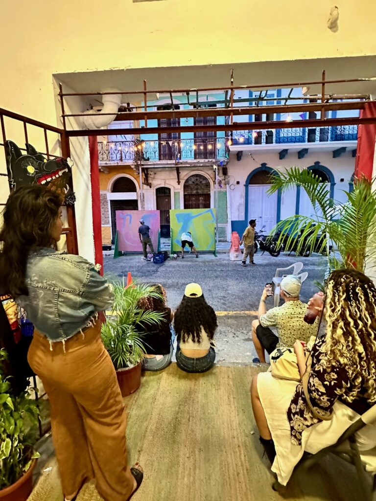 El Kiosko - Calle 13 - Siebdruck Werkstatt und Shop - Graffiti und Urban Art - Kultur Aktion in der Nachbarschaft