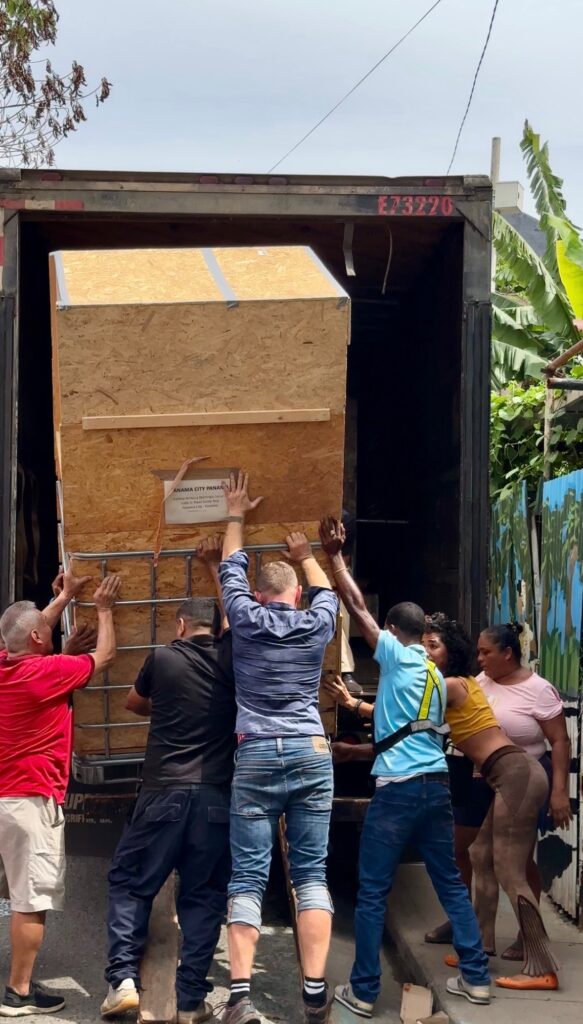 Entladung unserer Überseepalette - Panamá Style