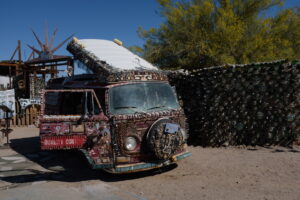 Slabcity „East Jesus“ Ausstellung in der Wüste