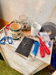 Werkzeug Stillleben zum Wieder Einbau der Türverkleidung 