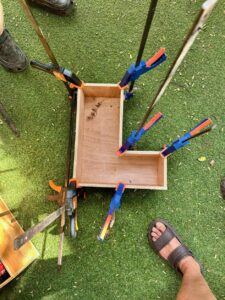 Das schönste Schubfach wird geklebt