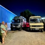 Geschwister Autos am Campground Overland Embassy