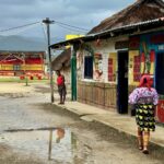 Traditionelle Kleidung der Kuna, Hauptstraße auf Ustupu, San Blas