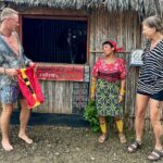 Stolze Mola Künstlerin der Kuna, Ustupu, San Blas