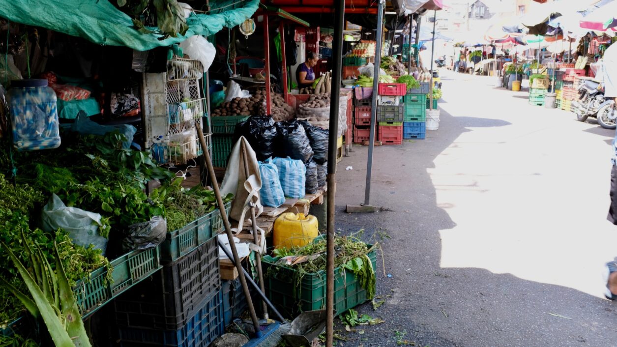 Villavicencio - Marktstände zur Mittagszeit