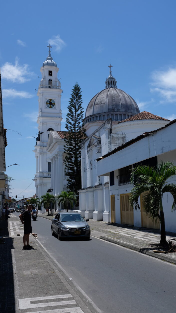 Cartago - Kathedrale, auf dem Weg zum Einkauf zufällig entdeckt