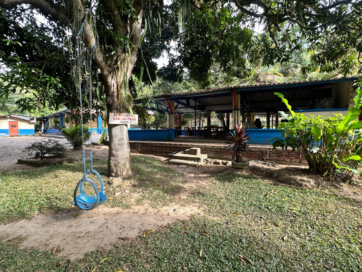 Brisas del Rio, typisch kolumbianischer Zelt- und Grillplatz, Valle de Cauca, Kolumbien